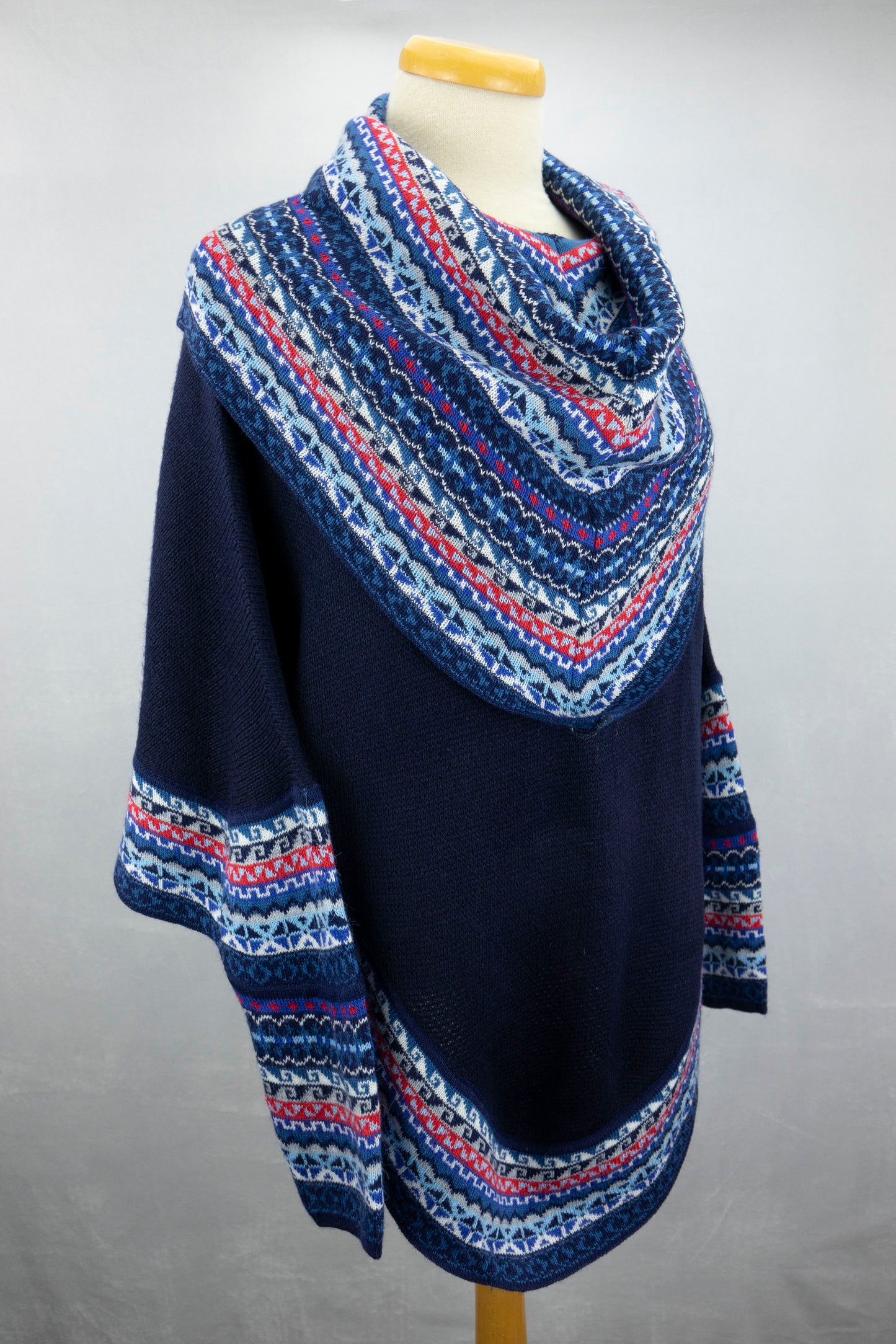 Poncho avec manches et collet Tarjeta