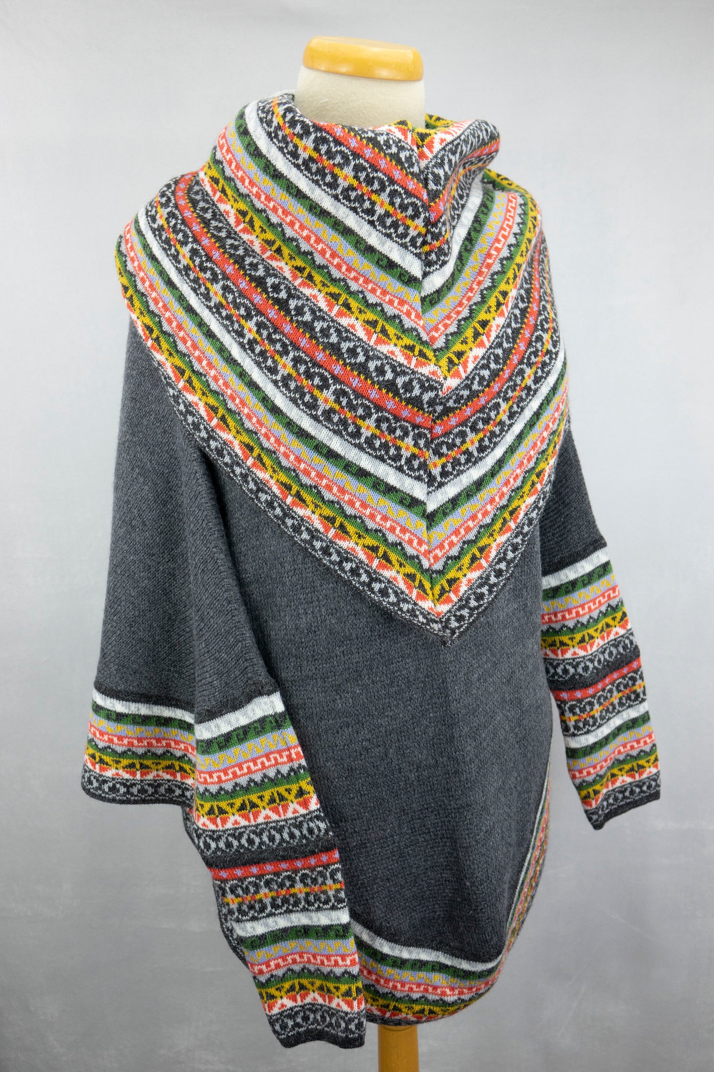 Poncho avec manches et collet Tarjeta