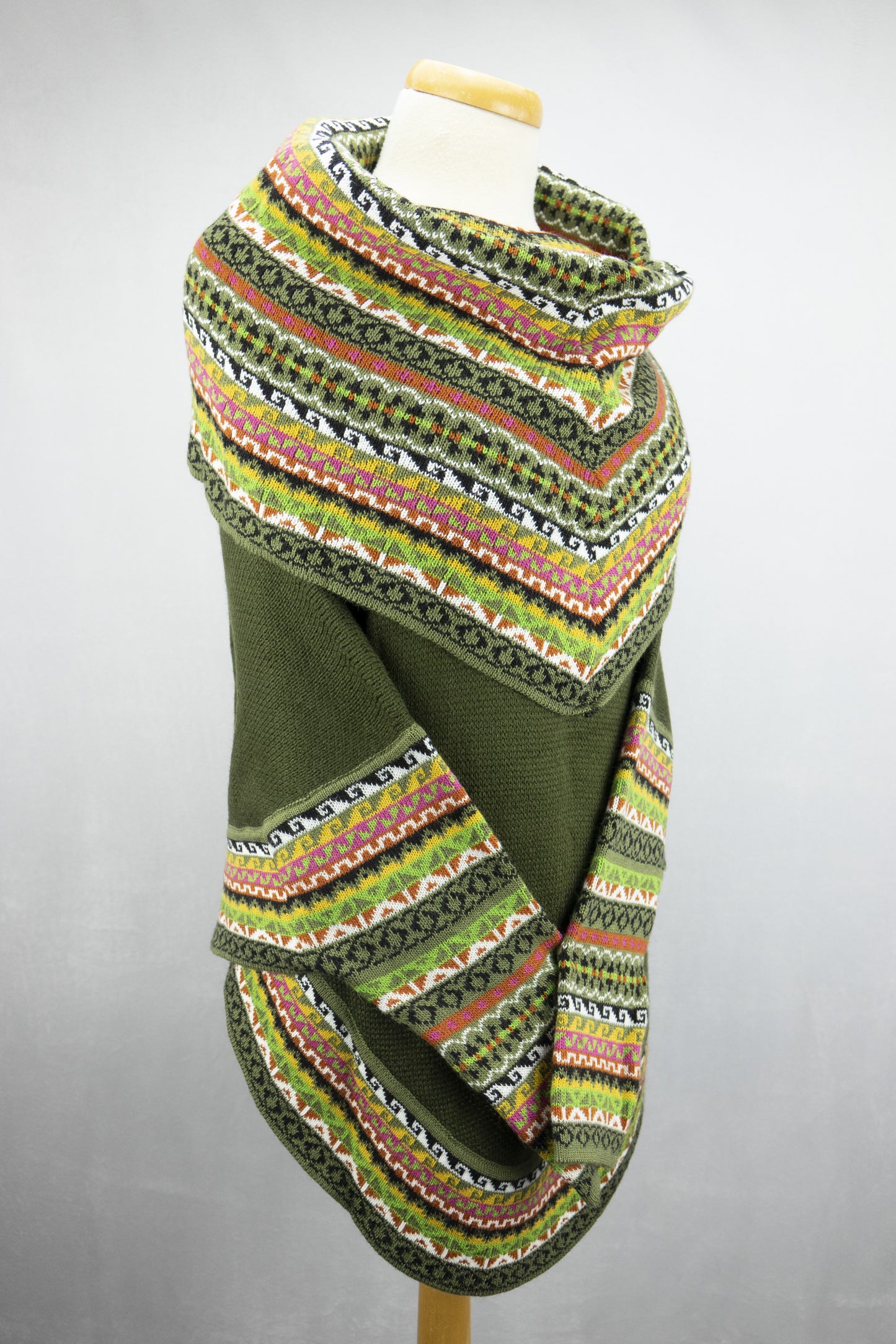 Poncho avec manches et collet Tarjeta