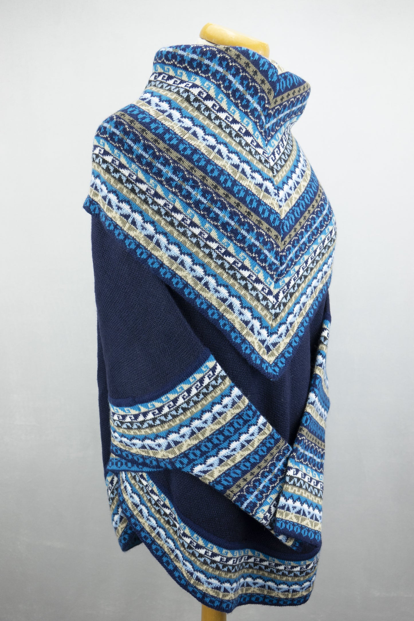 Poncho avec manches et collet Tarjeta