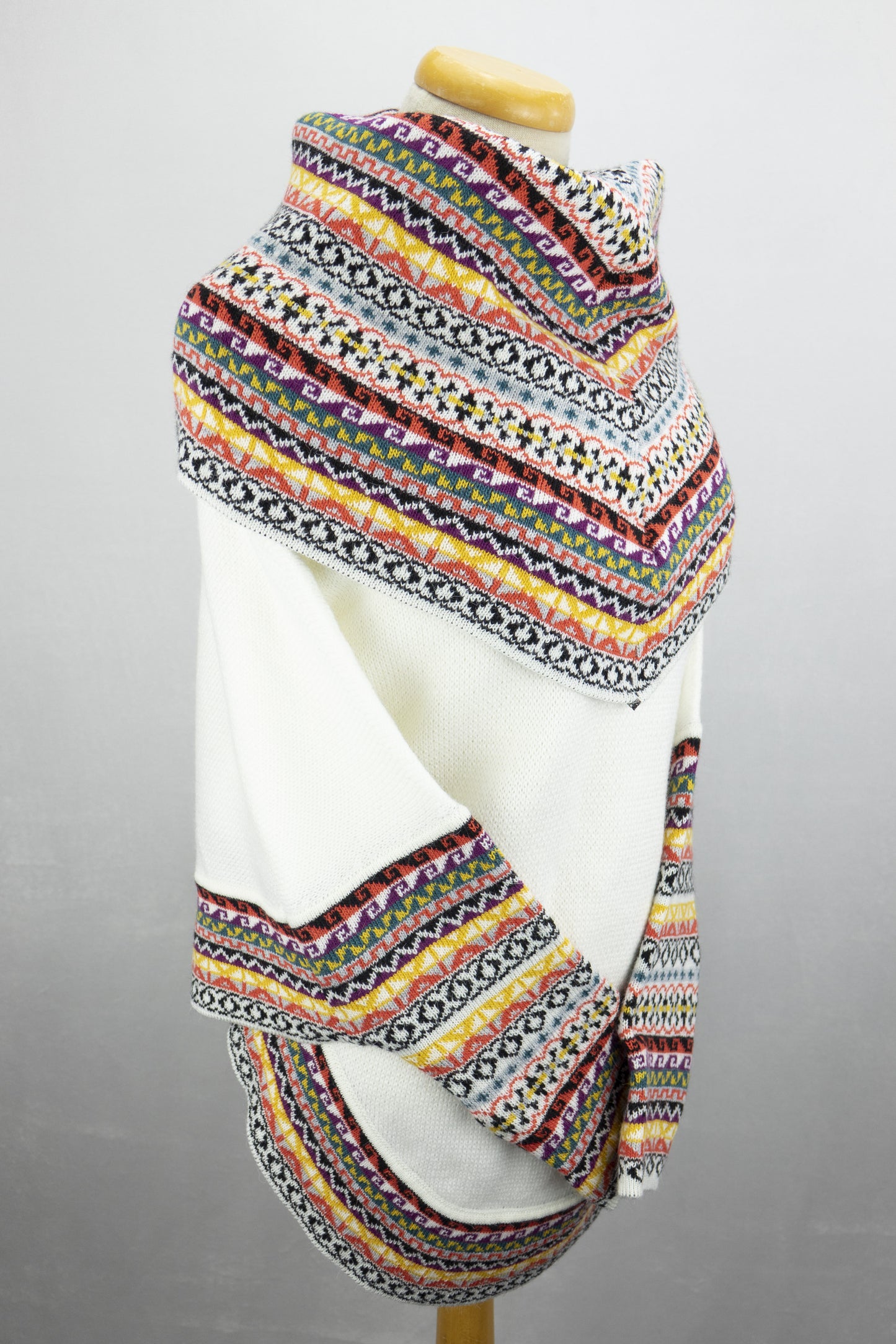 Poncho avec manches et collet Tarjeta