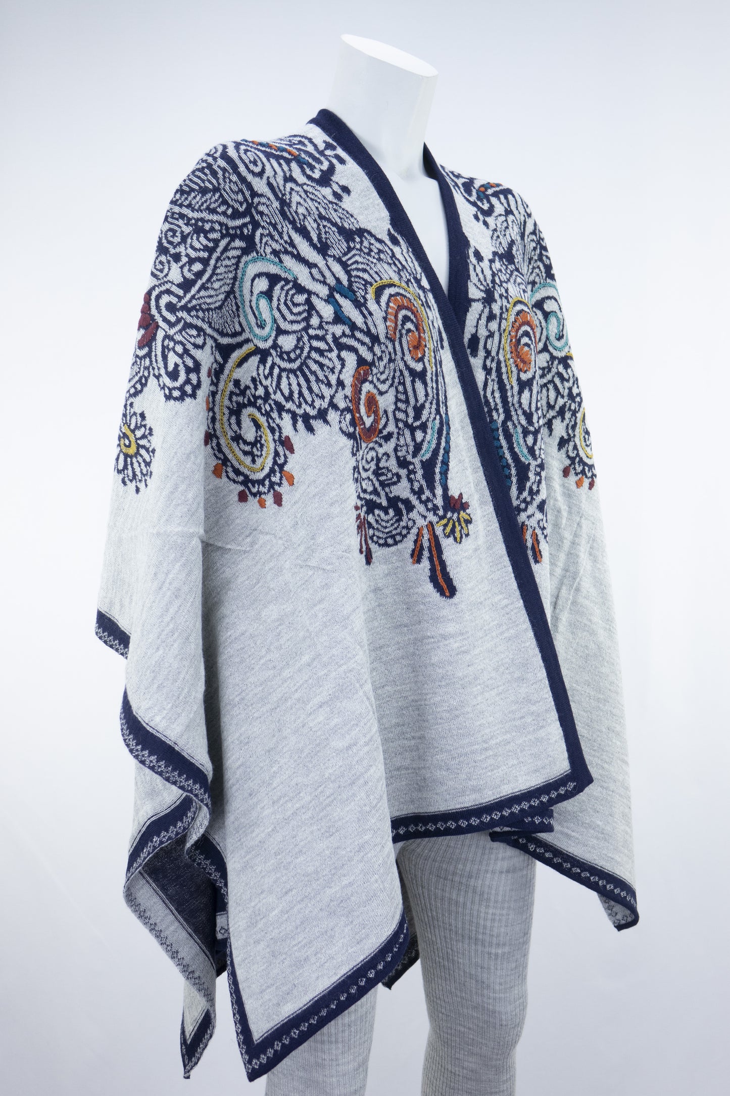 Cape artisanale brodée - Bébé alpaga