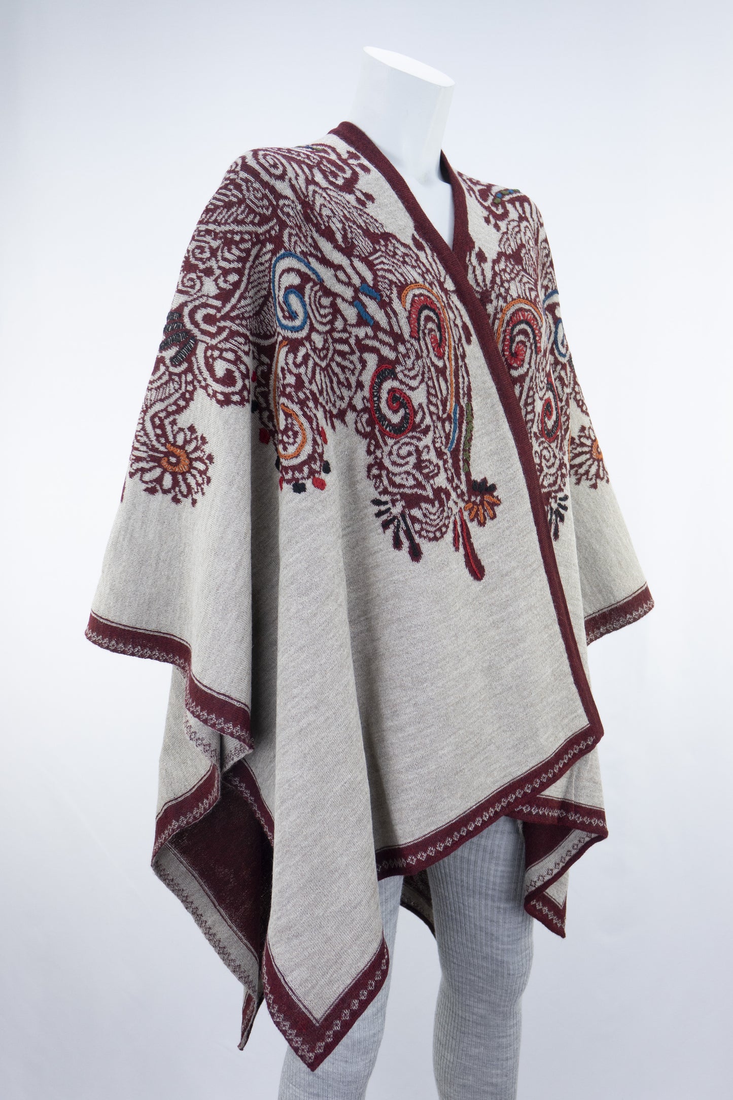 Cape artisanale brodée - Bébé alpaga