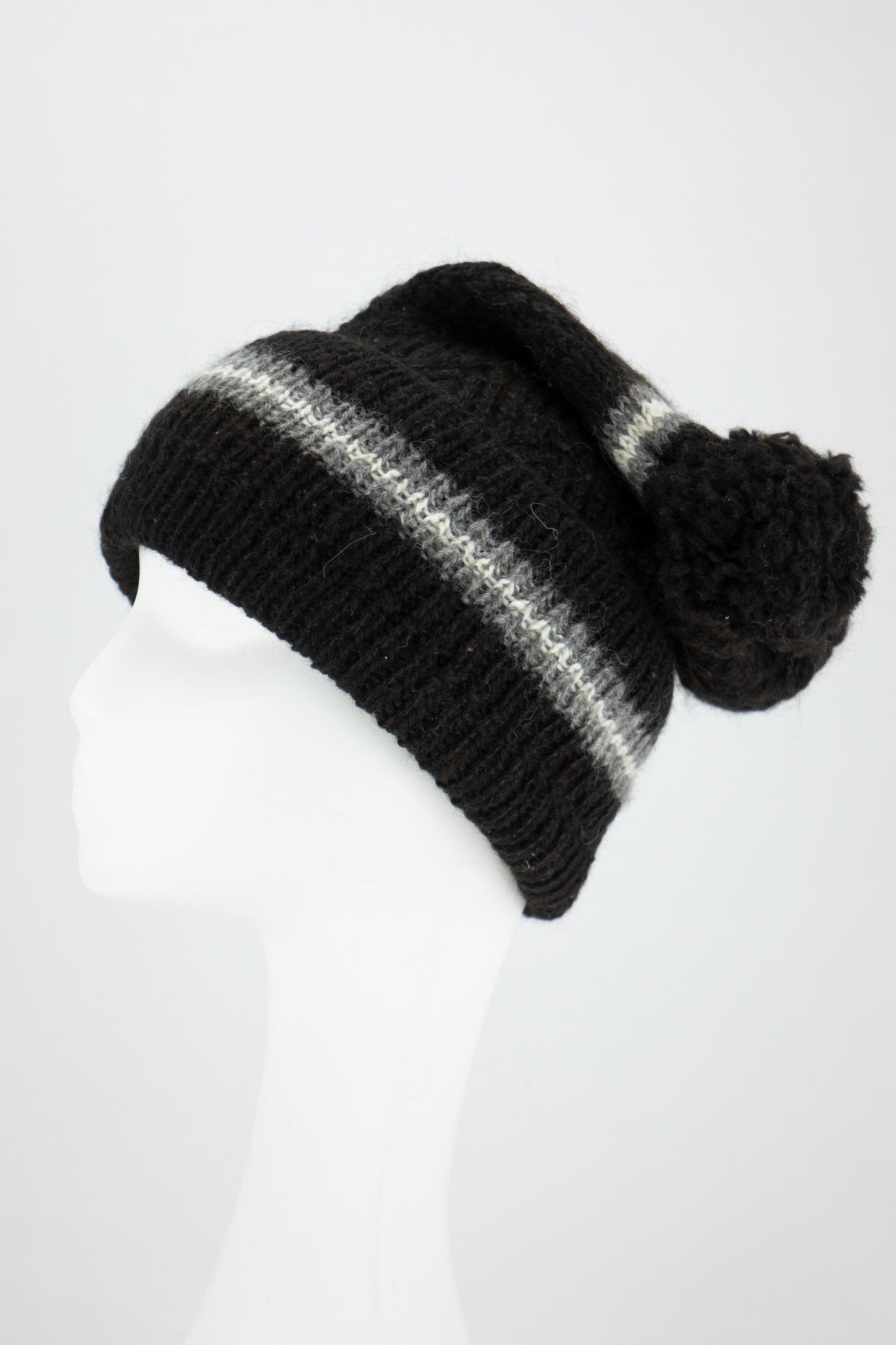 Tuque artisanale rayée avec pompon