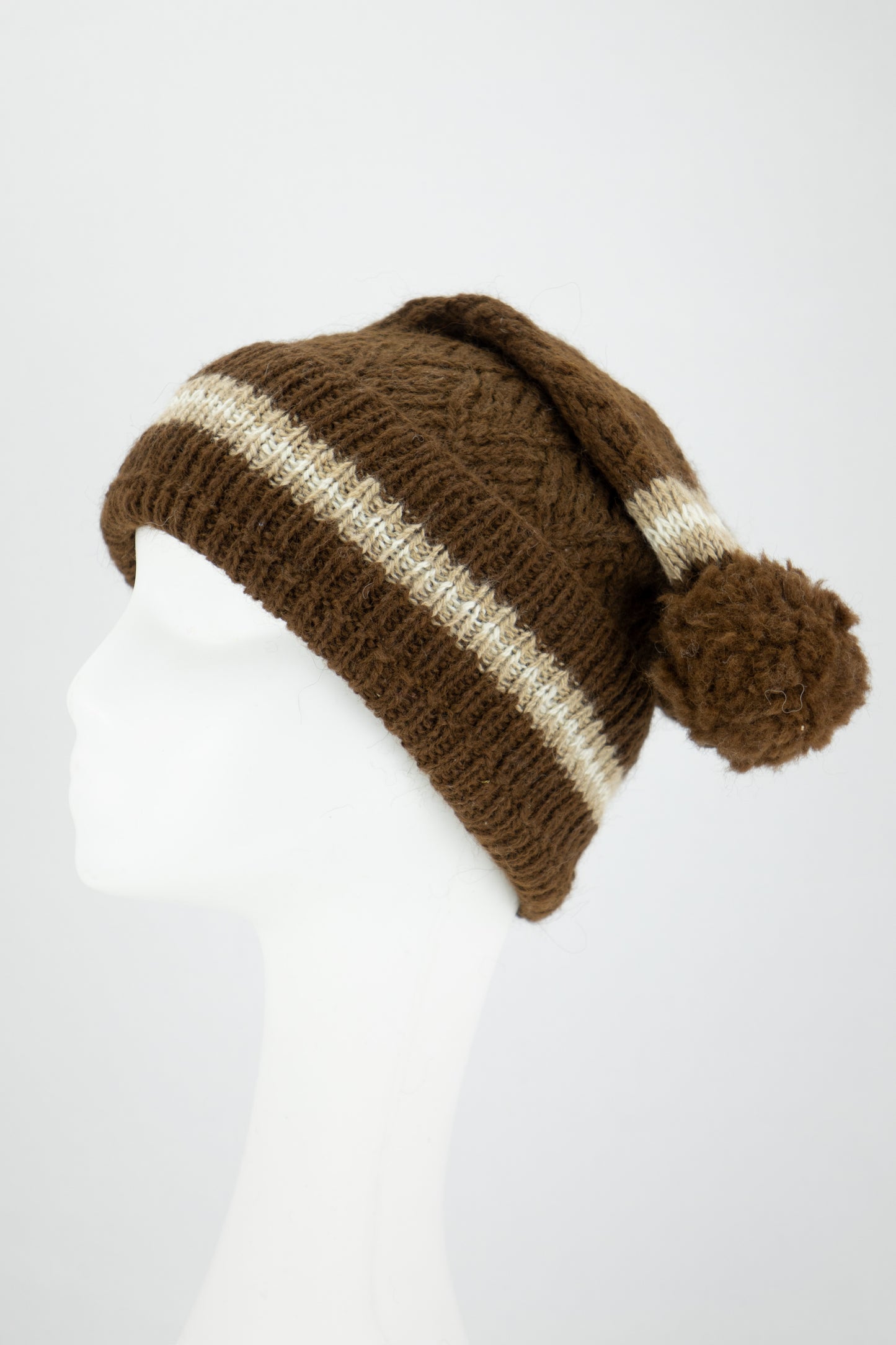 Tuque artisanale rayée avec pompon