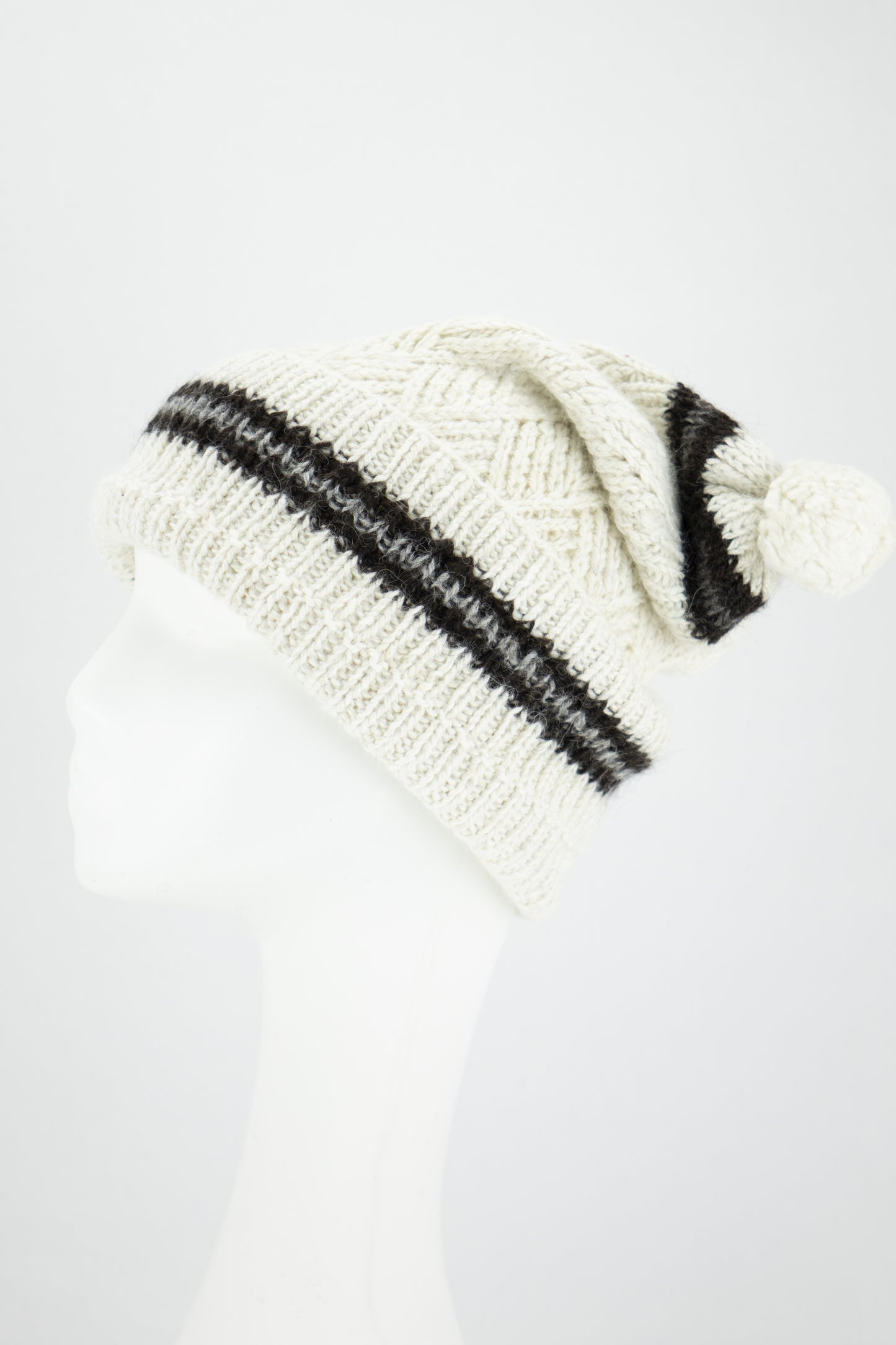 Tuque artisanale rayée avec pompon